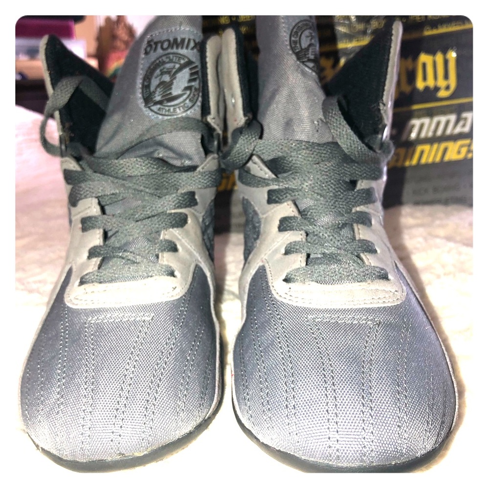 Otomix grey stingray lifting shoe